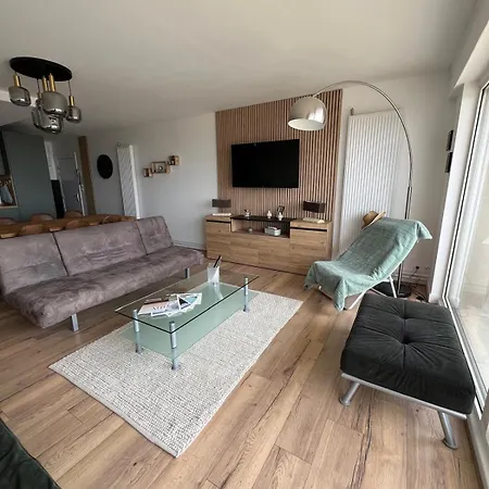 Mathilda Front De 9e étage