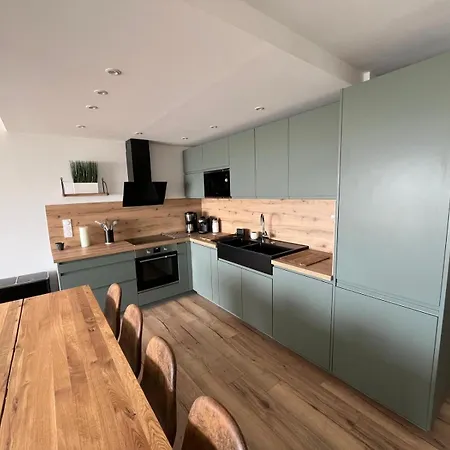 Mathilda Front De 9e étage *