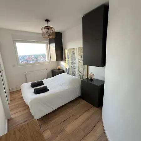 Mathilda Front De 9e étage *