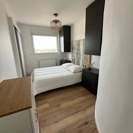 Mathilda Front De 9e Etage Apartament