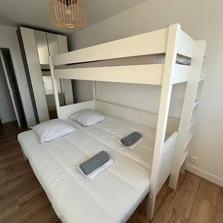 Mathilda Front De 9e étage