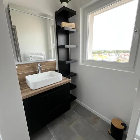Mathilda Front De 9e Etage Apartament